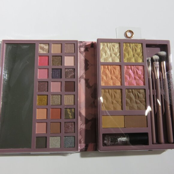 (#114) Paris Hilton Radiant Bliss 36 Pc Eye & Face Palette - Picture 1 of 9